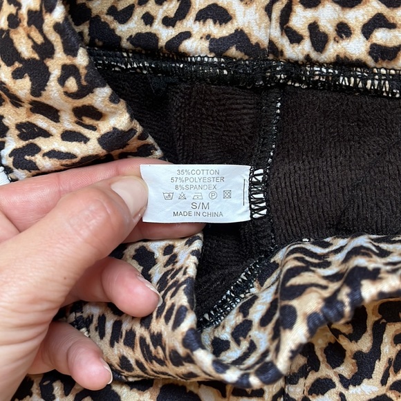 Fleece Lined Cheetah Print Leggings - Picture 5 of 6